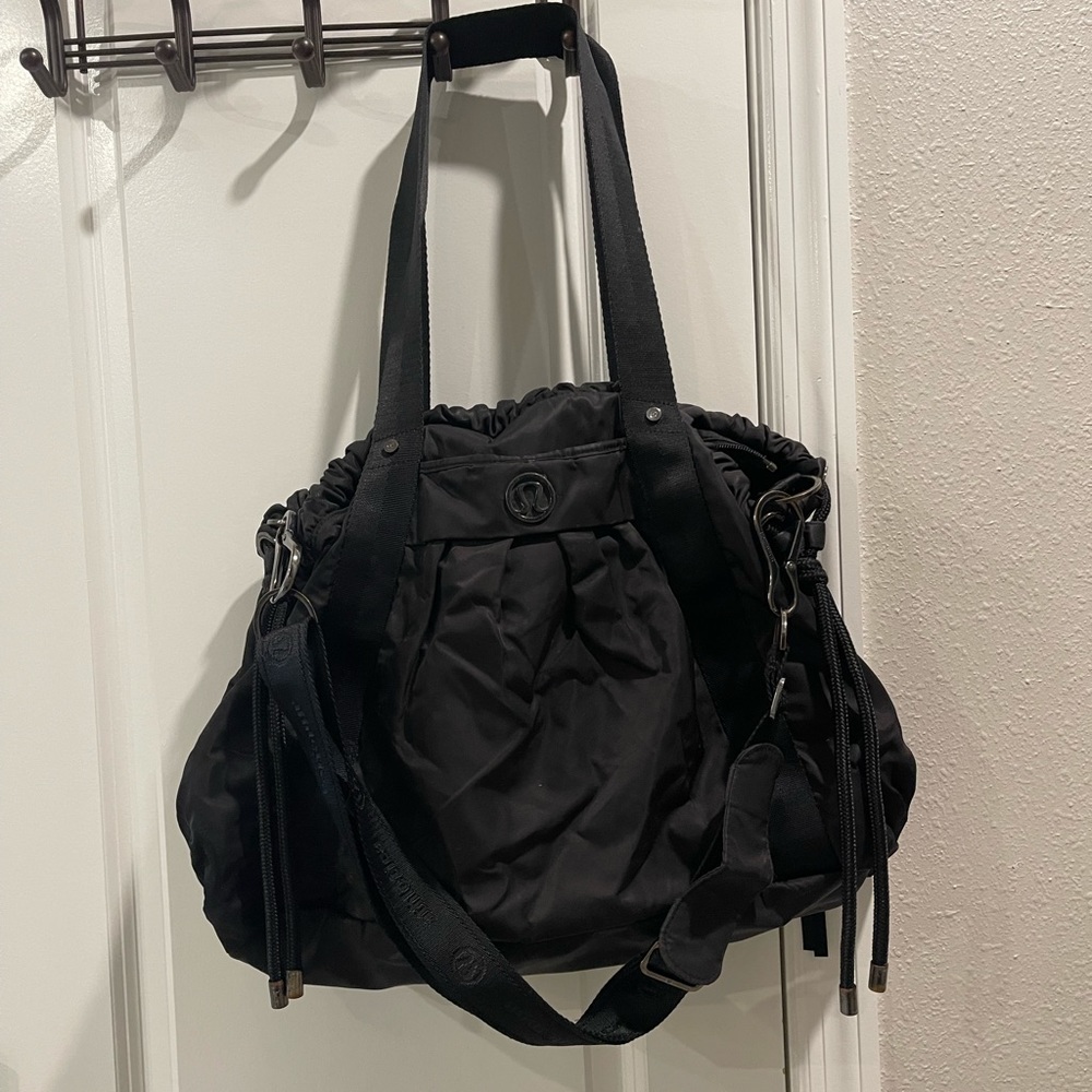 Lululemon Effortless Tote